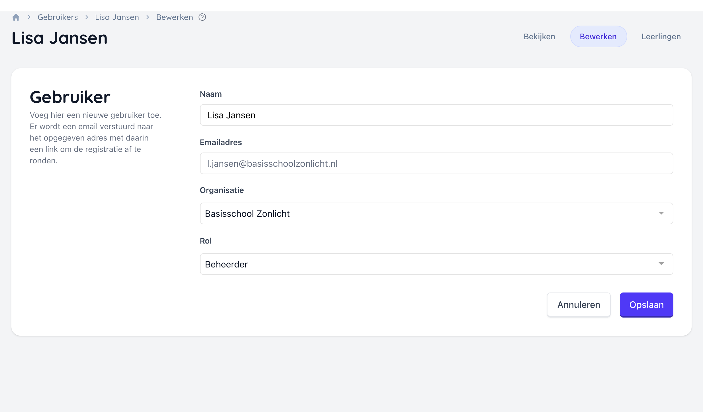 Het bewerkformulier van een gebruiker met naam, e-mail (niet bewerkbaar), organisatie en rol